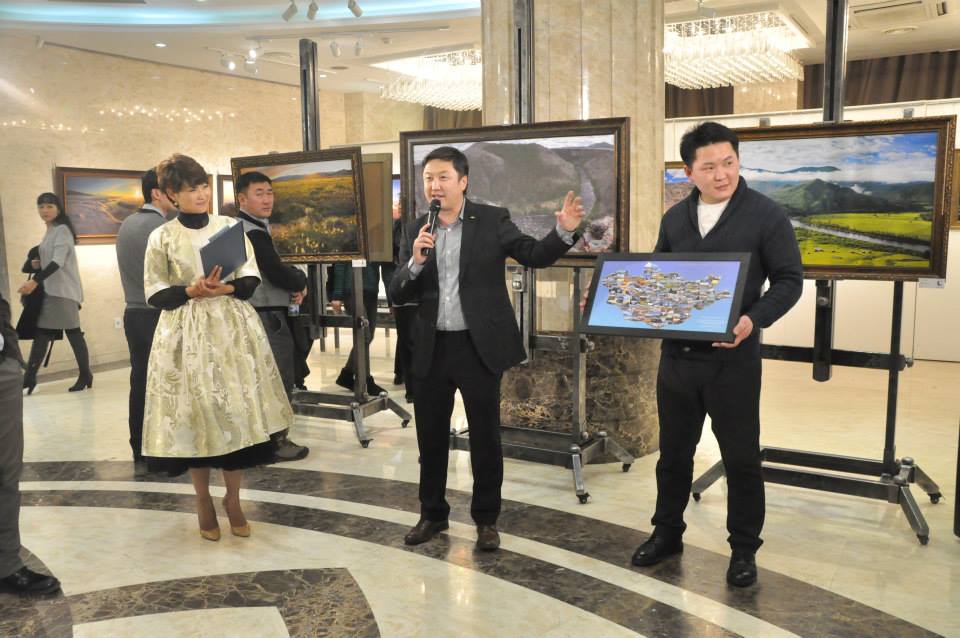 Гэрэл зурагчин, аялагч Г.Ган-Өлзий “Хөх тэнгэрийн орноор” үзэсгэлэнгээ нээлээ